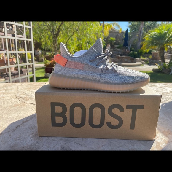 (Sold) Adidas Yeezy Boost 350 V2 - Picture 3 of 4